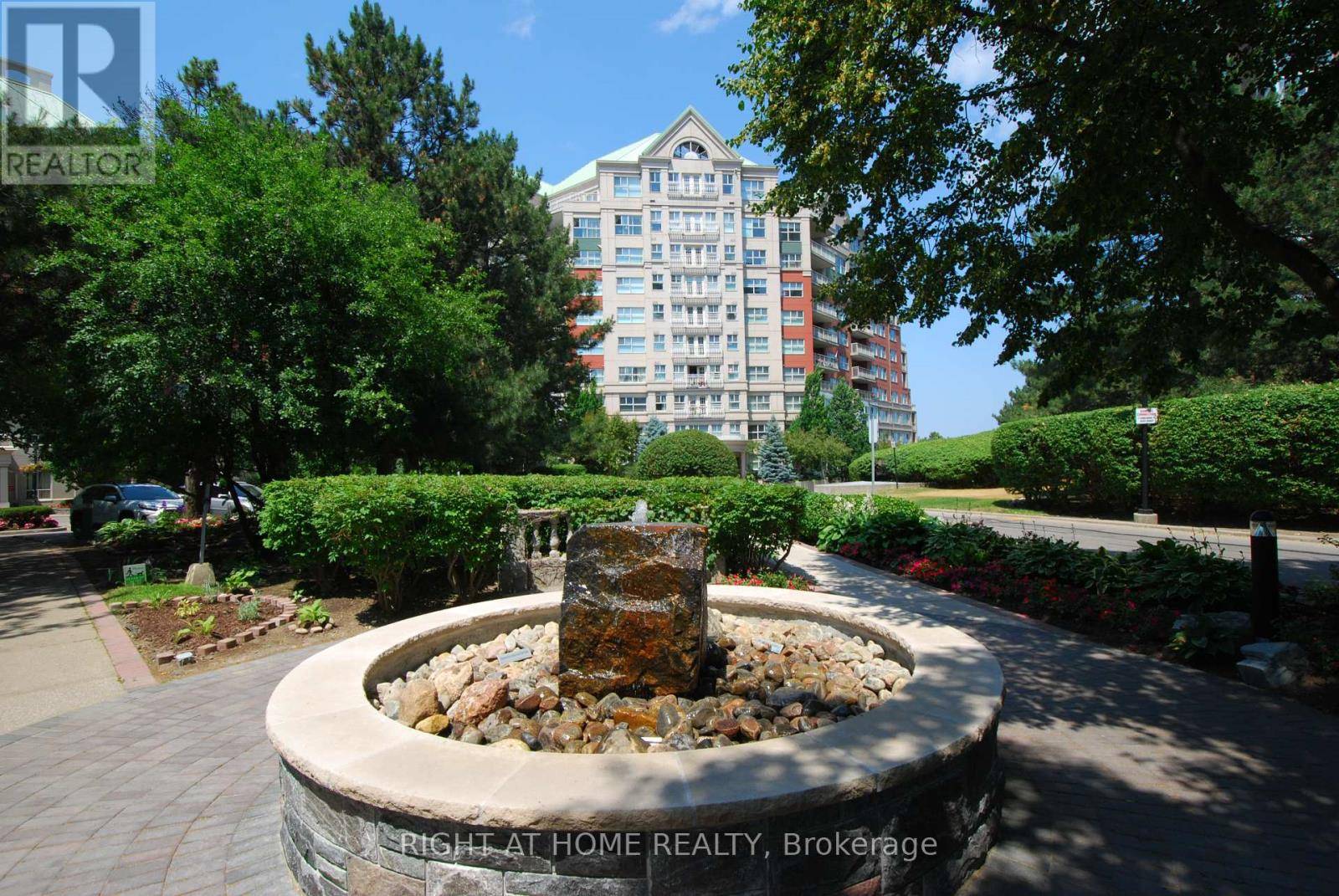 Toronto (banbury-don Mills), ON M3C3T9,18 Concorde PL #601