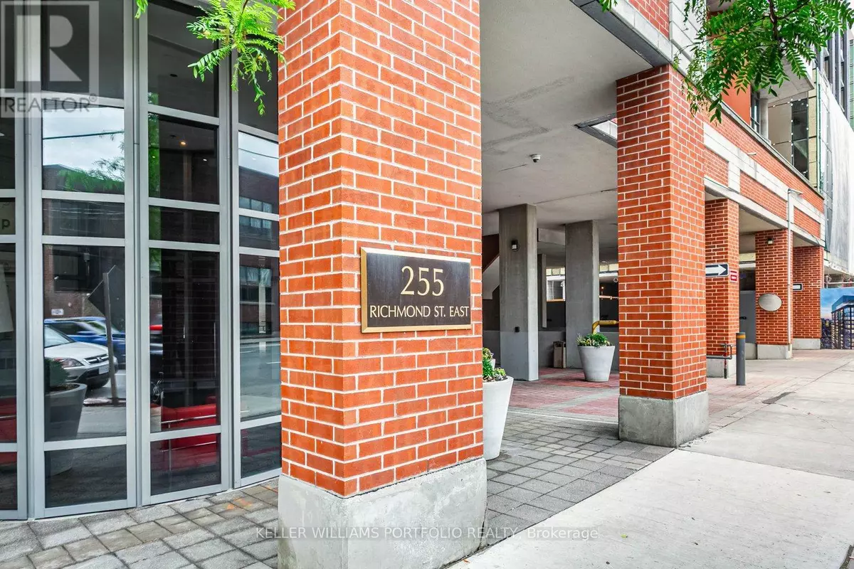 Toronto (moss Park), ON M5A4T7,255 Richmond ST East #1205