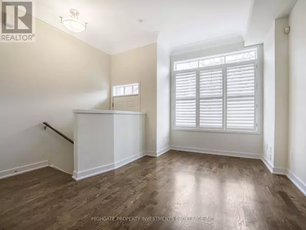 Toronto (niagara), ON M6J1B9,106 MITCHELL AVENUE
