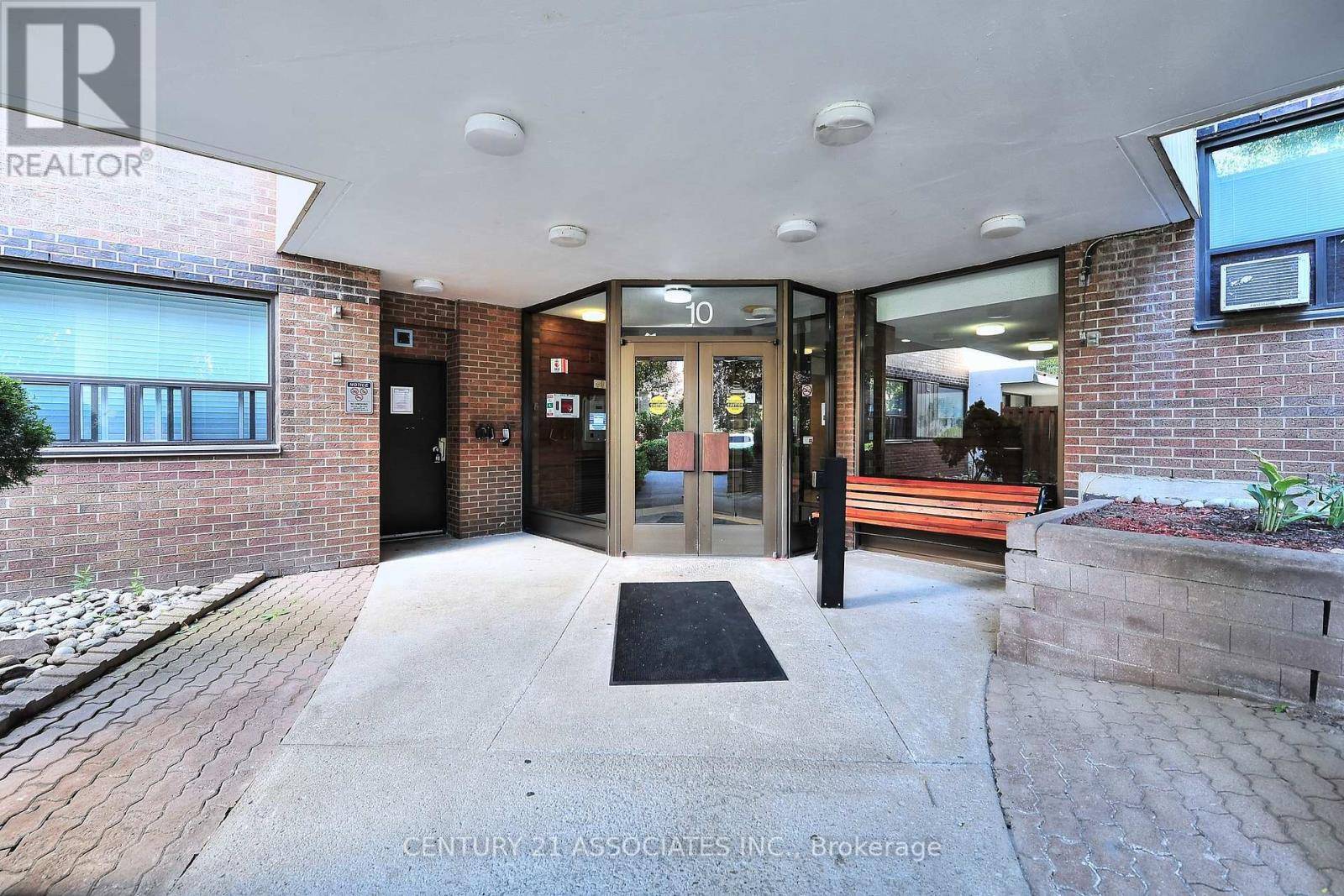Toronto (victoria Village), ON M4A2R1,10 Sunrise AVE #312