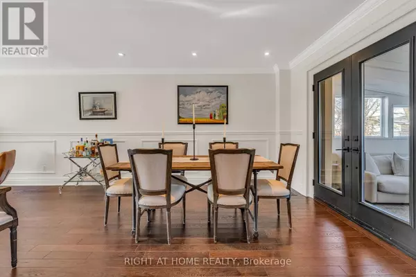 Toronto (englemount-lawrence), ON M6A1L3,92 RIDGEVALE DRIVE