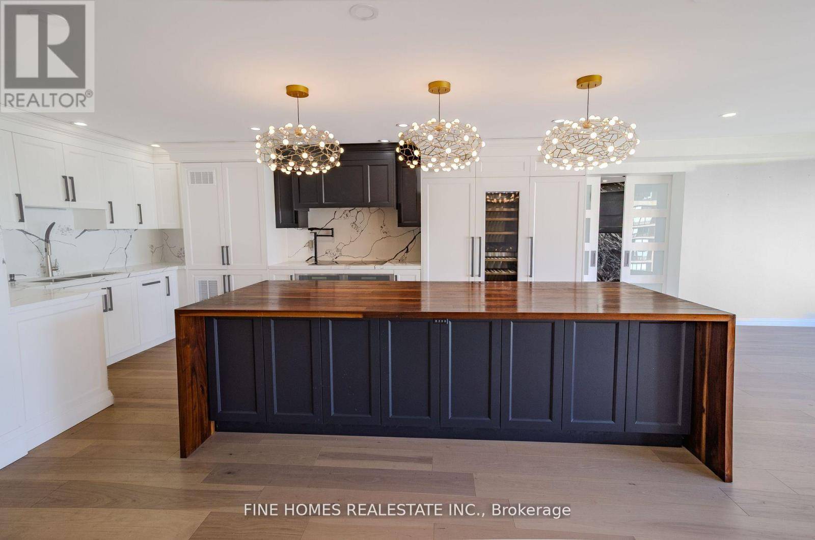 Toronto (waterfront Communities), ON M5J2L1,55 Harbour SQ #3213