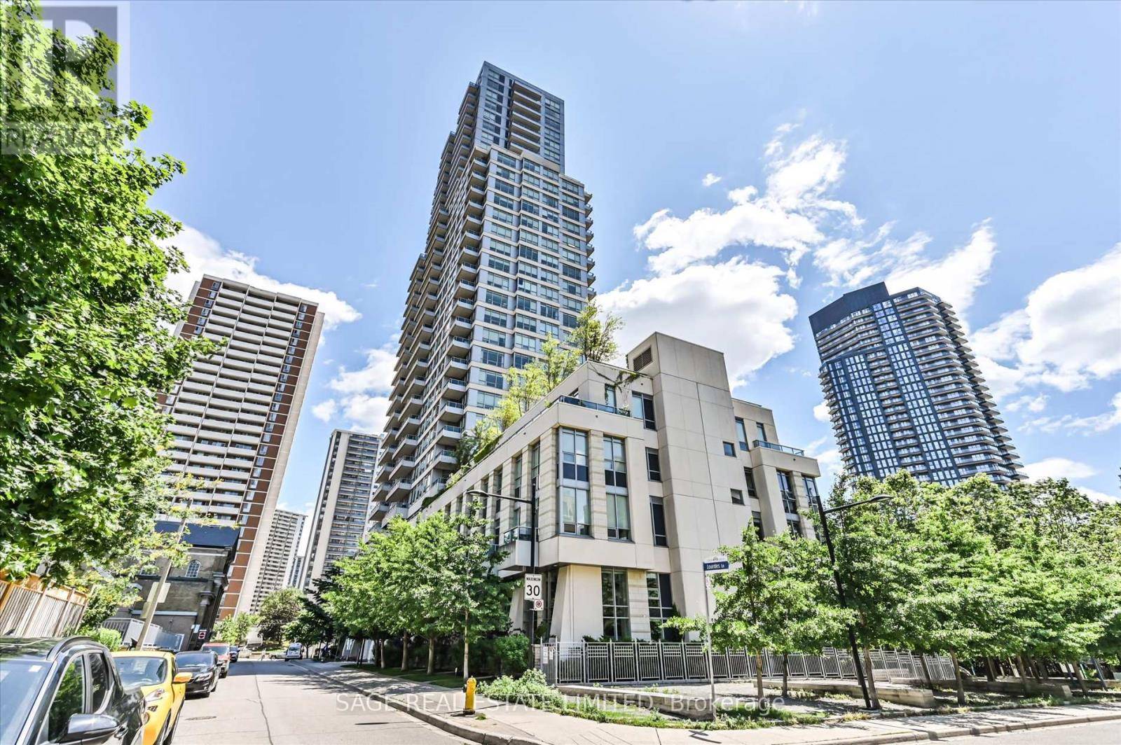 Toronto (north St. James Town), ON M4X1L1,500 Sherbourne ST #219