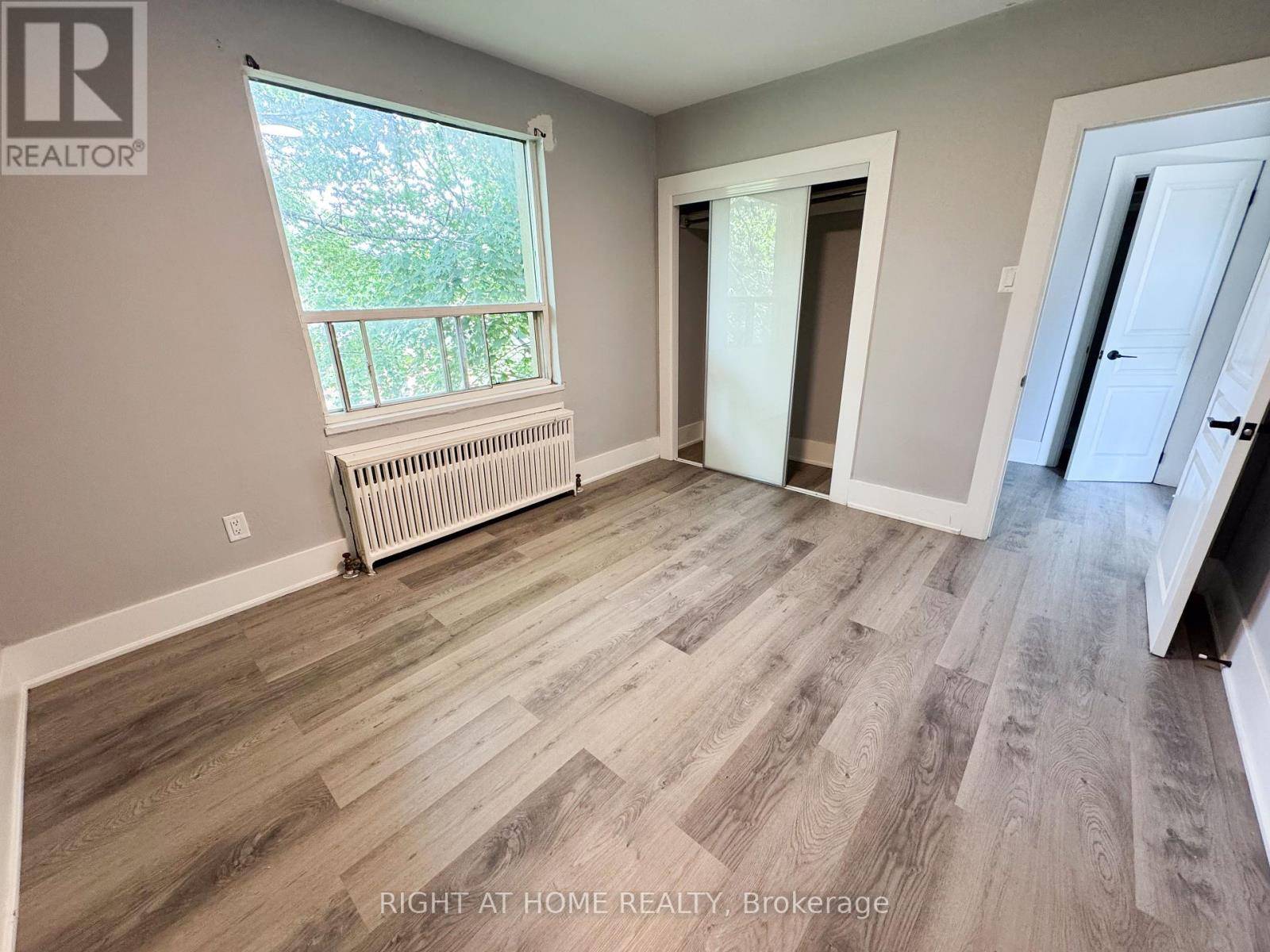 Toronto (leaside), ON M4G2L2,896 Eglinton AVE East #306