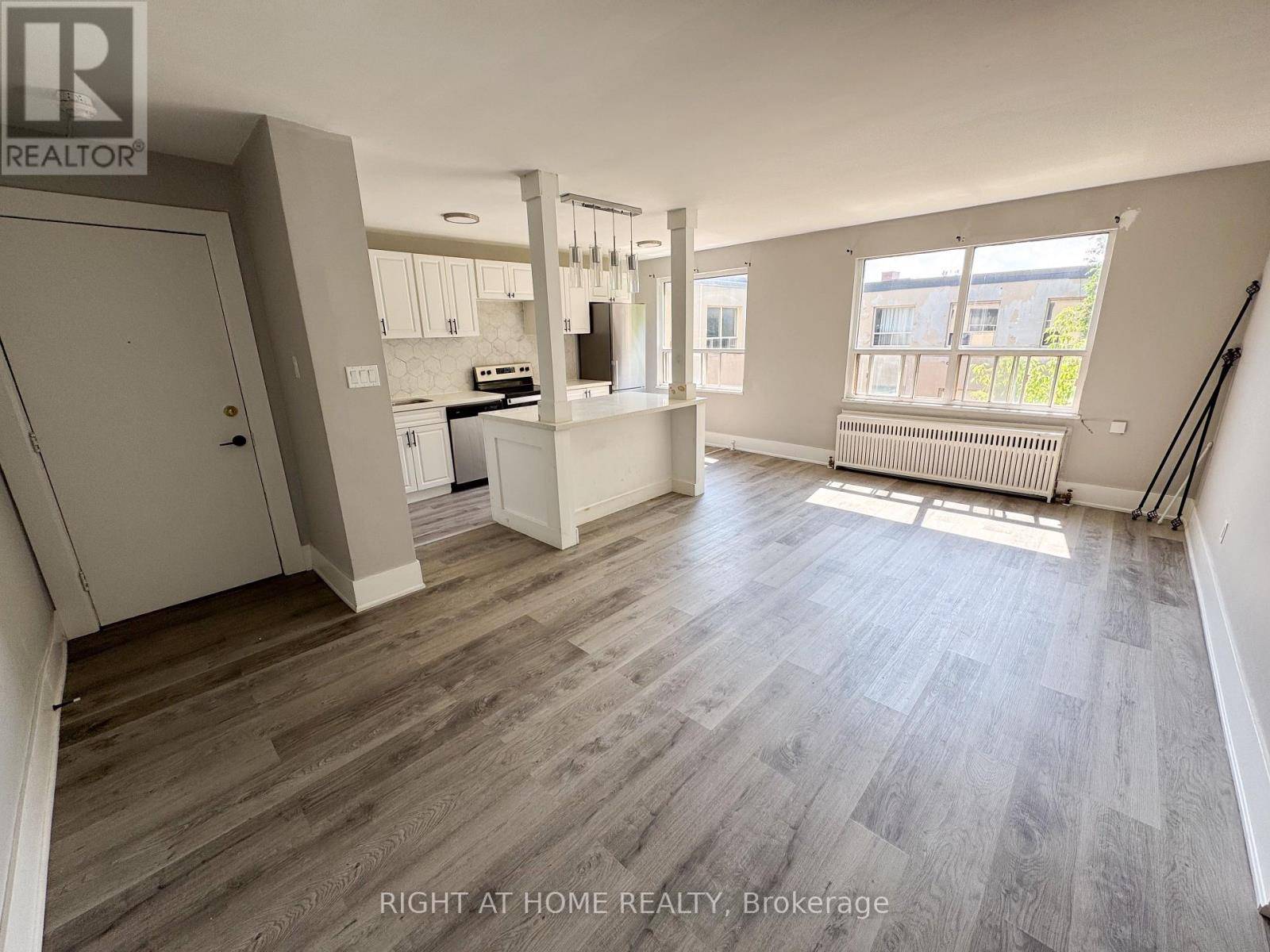 896 Eglinton AVE East #306, Toronto (leaside), ON M4G2L2