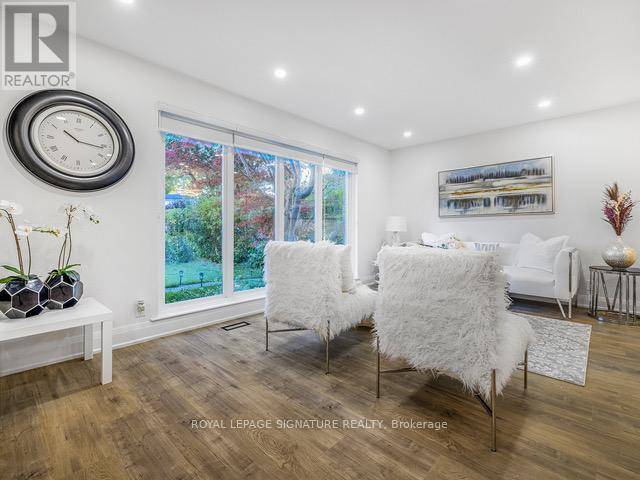 Toronto (don Valley Village), ON M2J2A1,16 ENNISMORE PLACE
