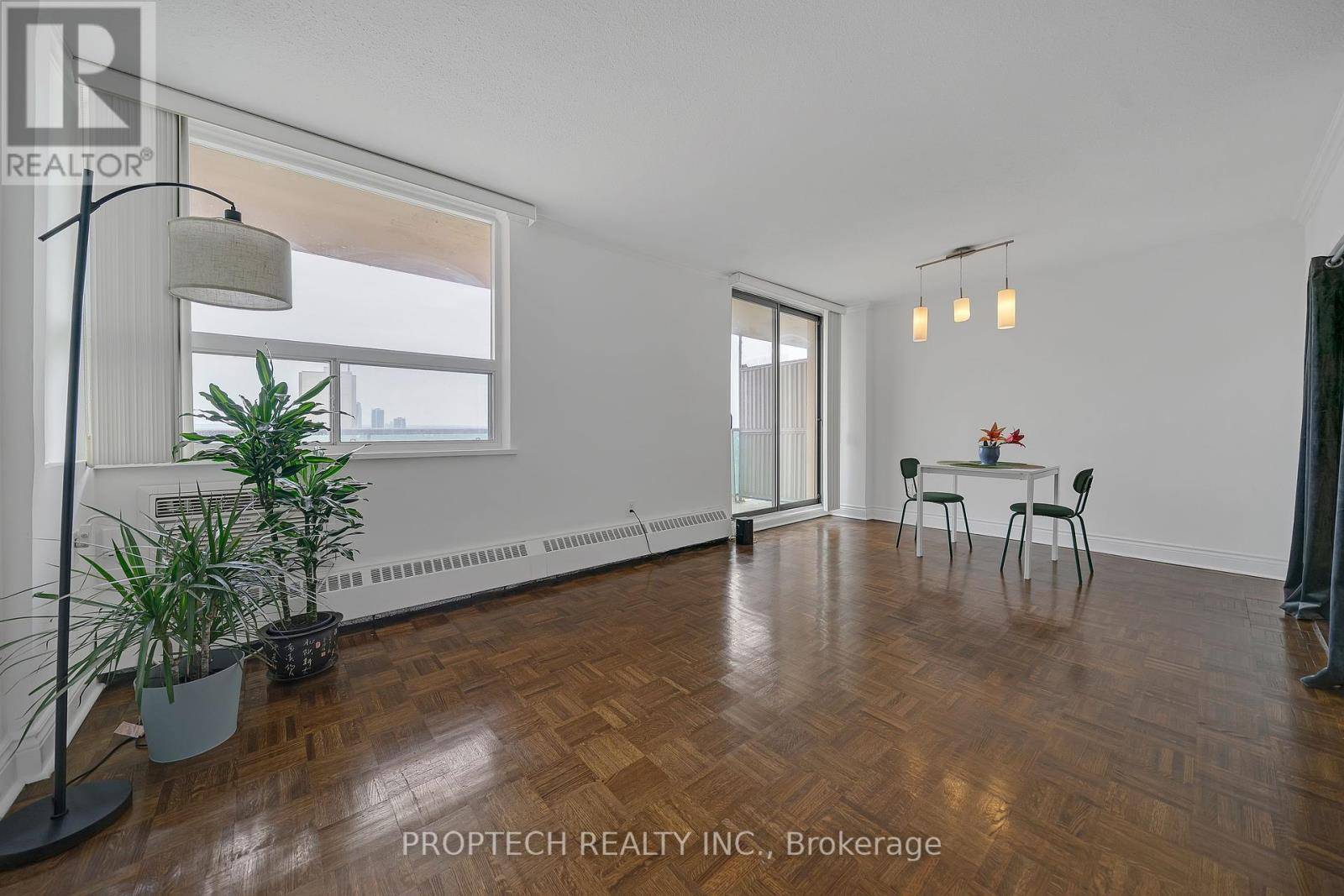 Toronto (newtonbrook East), ON M2M3V8,5949 Yonge ST #1404