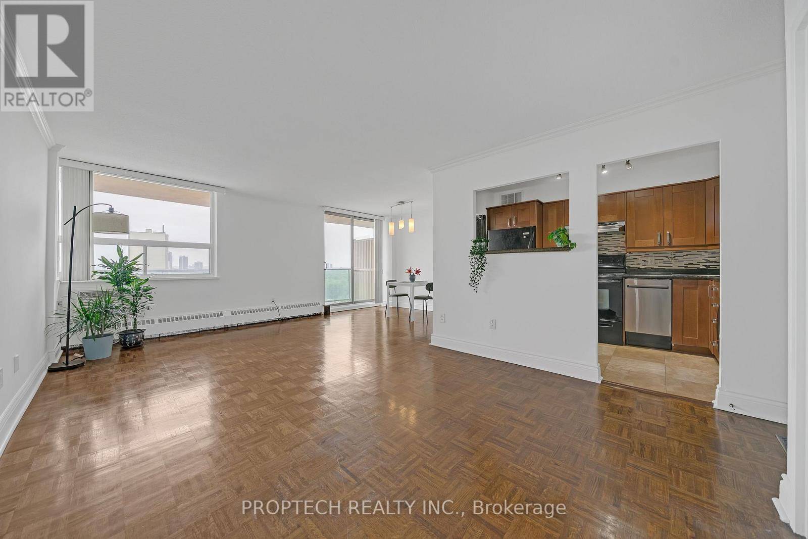Toronto (newtonbrook East), ON M2M3V8,5949 Yonge ST #1404
