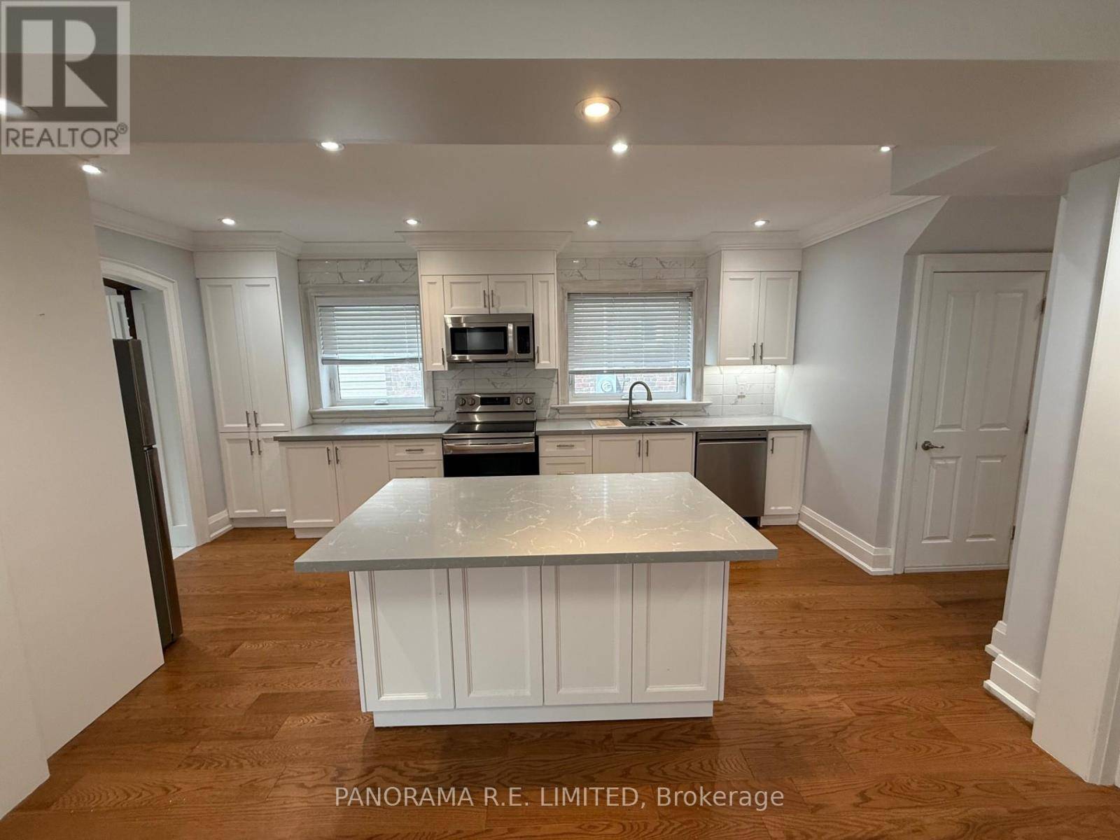 Toronto (little Portugal), ON M6J2C7,25 HEYDON PARK ROAD