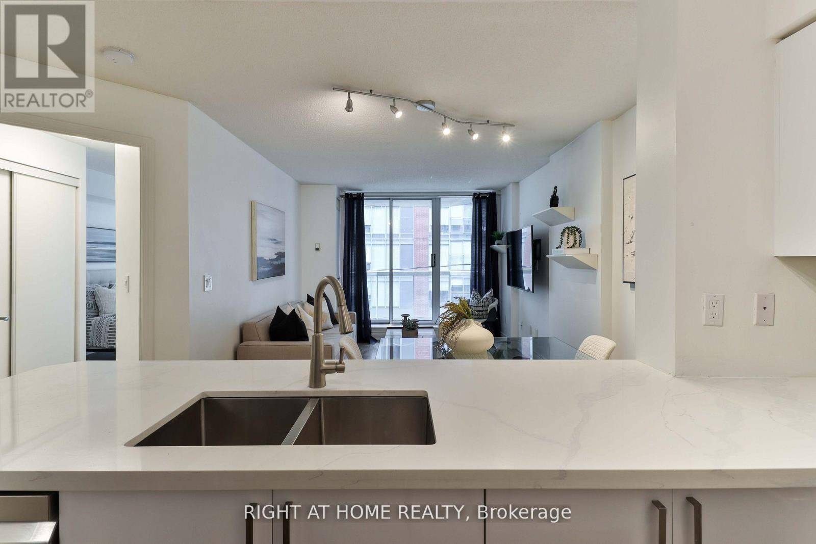 Toronto (moss Park), ON M5A4S9,330 Adelaide ST East #308