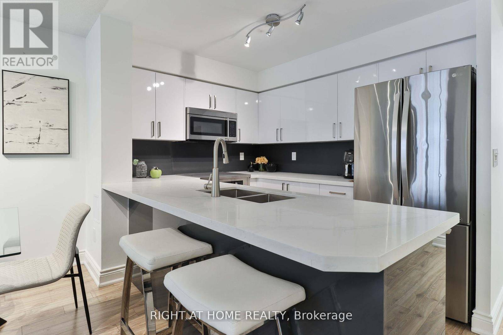 Toronto (moss Park), ON M5A4S9,330 Adelaide ST East #308
