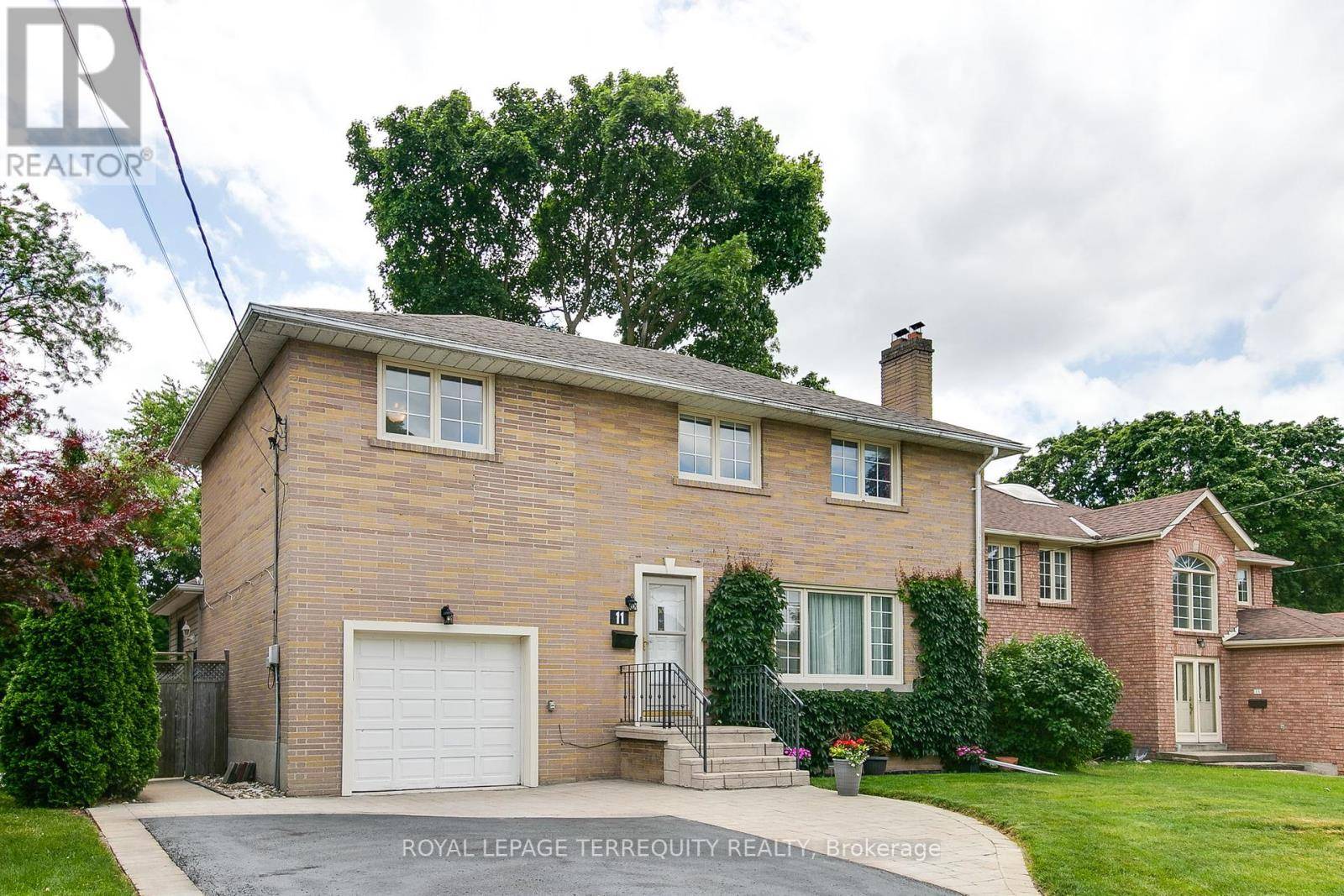 Toronto (newtonbrook East), ON M2M2G9,11 URBANDALE AVENUE