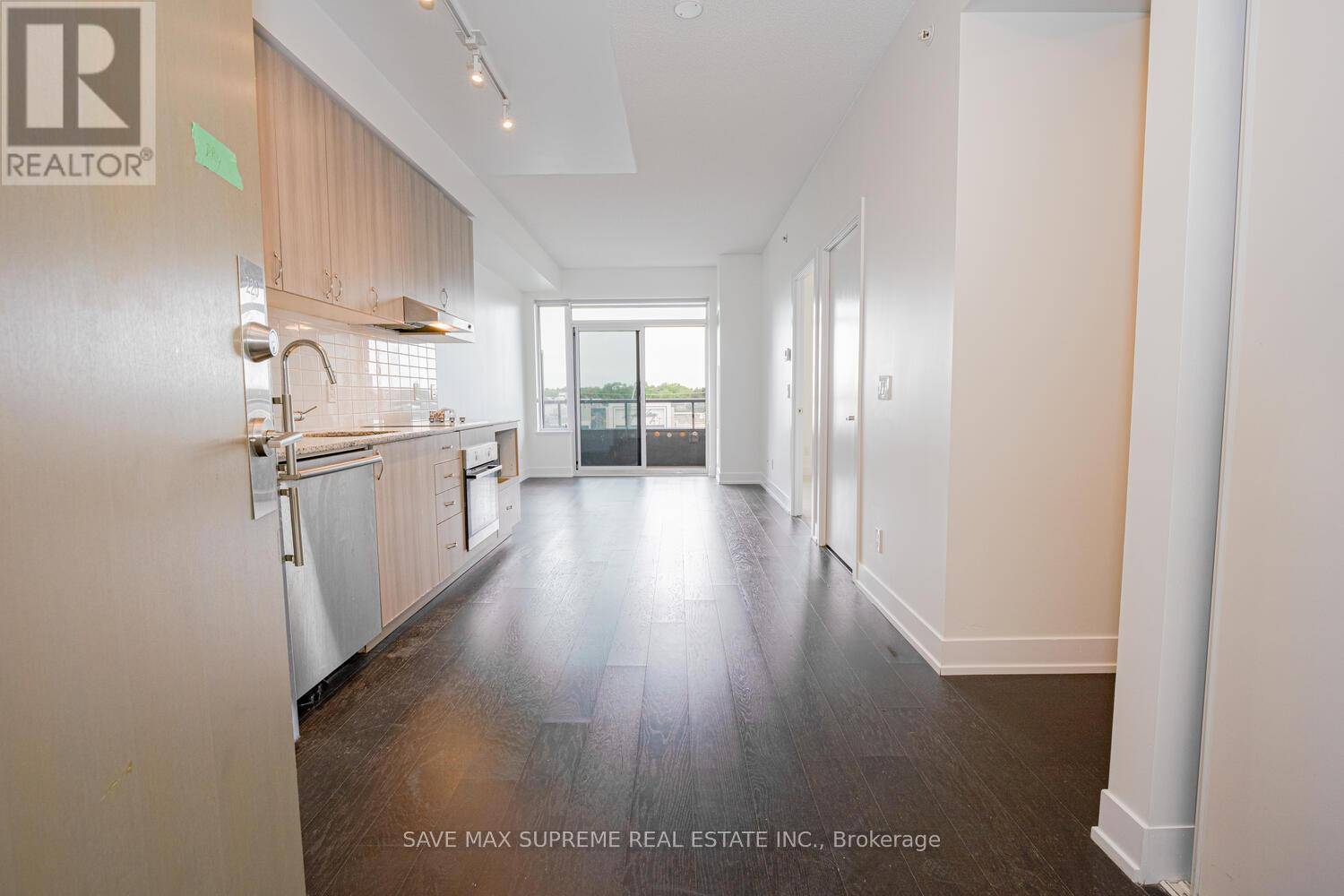 Toronto (bayview Village), ON M2K0E9,7 Kenaston GDNS East #220
