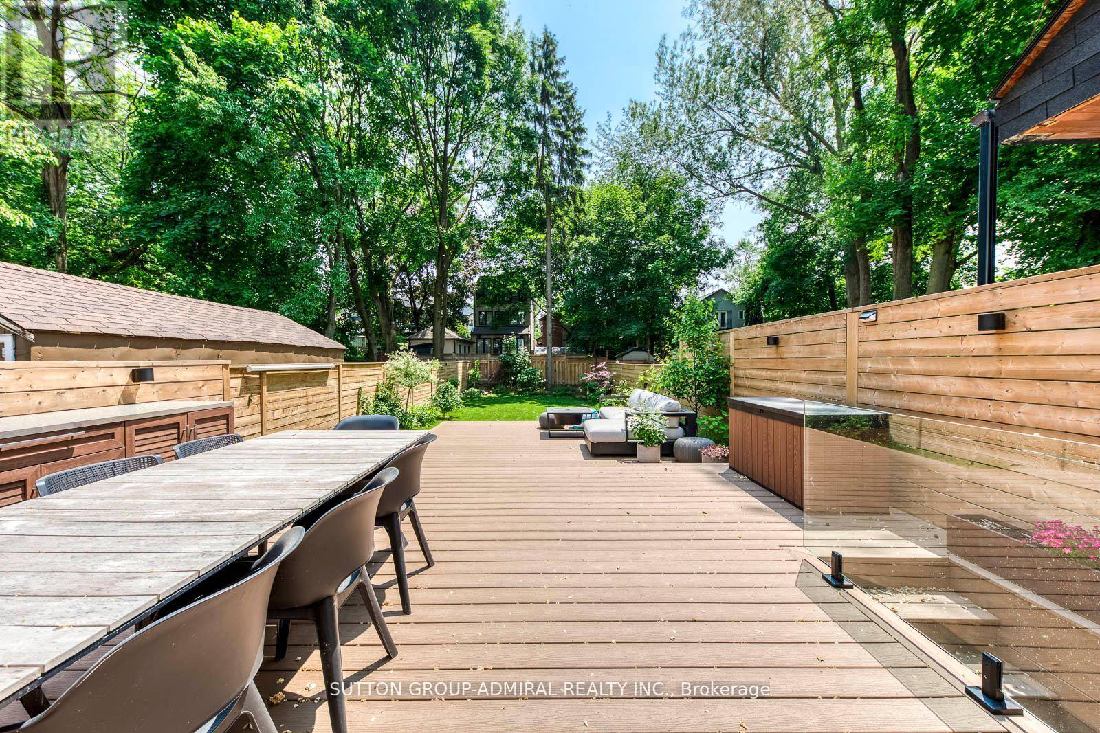 Toronto (mount Pleasant West), ON M4S1V5,93 SOUDAN AVENUE
