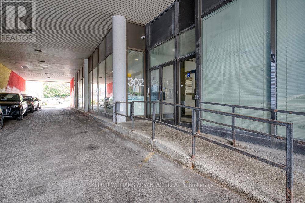 Toronto (kensington-chinatown), ON M5T2E7,302 Spadina AVE #103