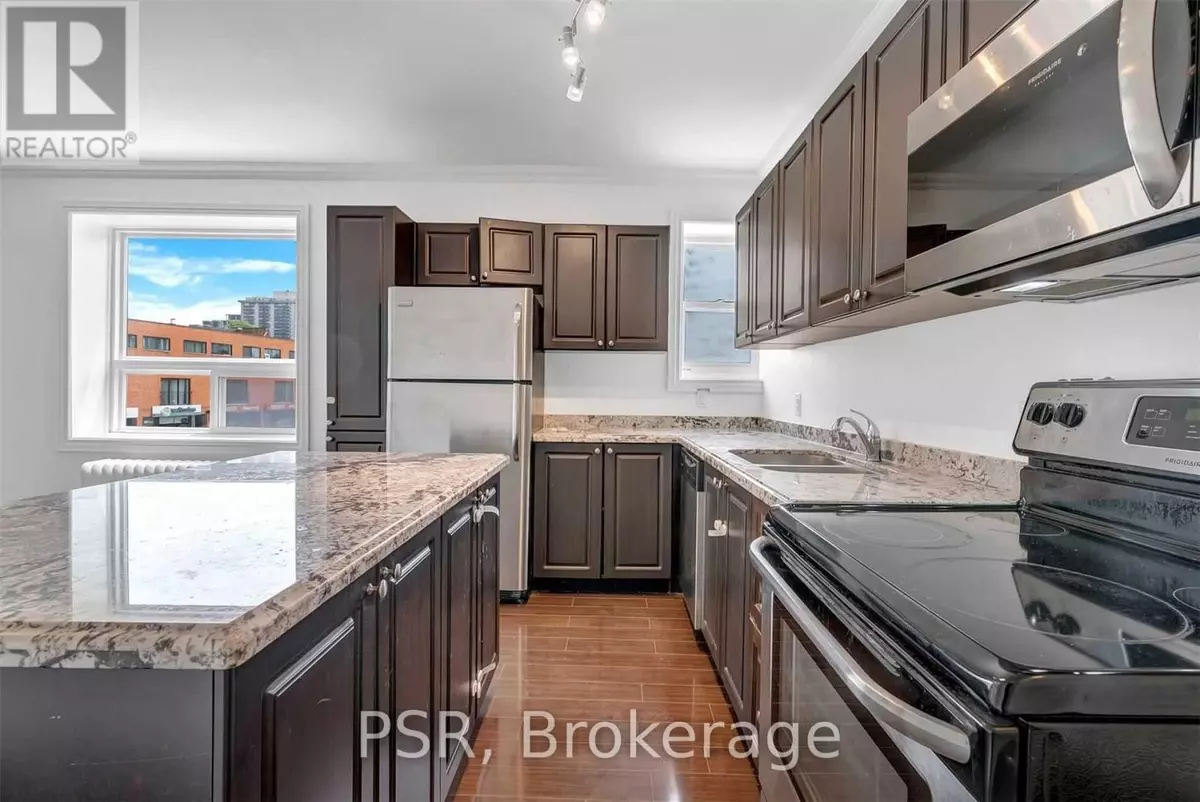 Toronto (lawrence Park North), ON M4P2J5,2 Craighurst AVE #1