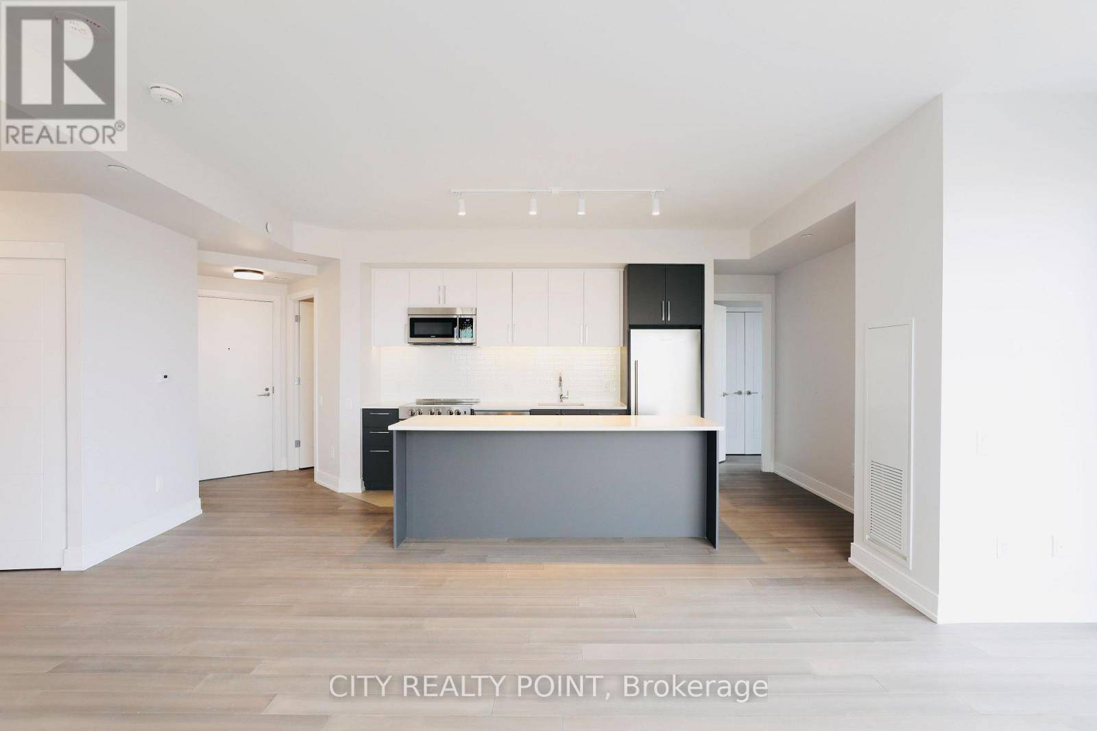 Toronto (forest Hill North), ON M6B2Y9,2525 Bathurst ST #507