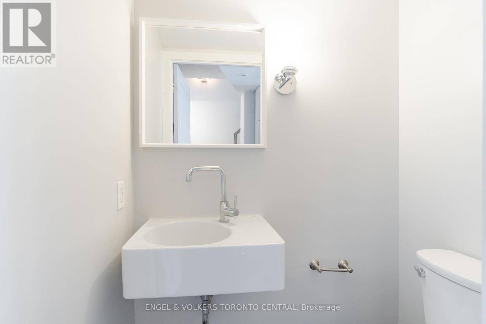 Toronto (niagara), ON M6K3R9,50 Lynn Williams ST #206
