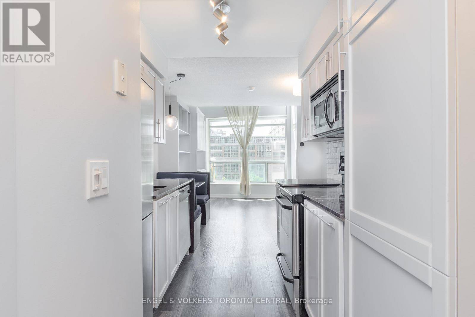 Toronto (niagara), ON M6K3R9,50 Lynn Williams ST #206