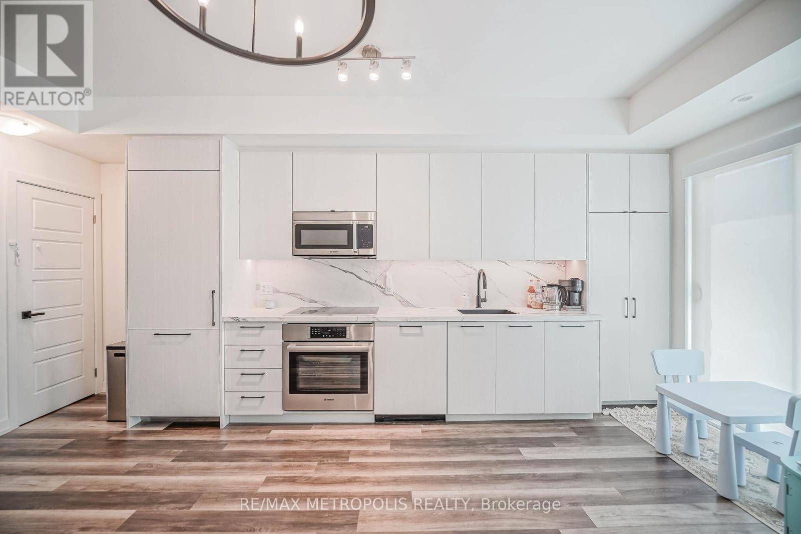 Toronto (clanton Park), ON M3H0E8,871 Sheppard AVE West #29