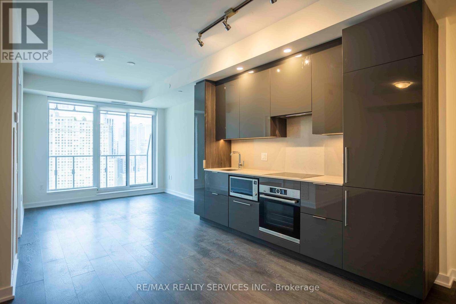 28 Freeland ST #1806, Toronto (waterfront Communities), ON M5E0E3