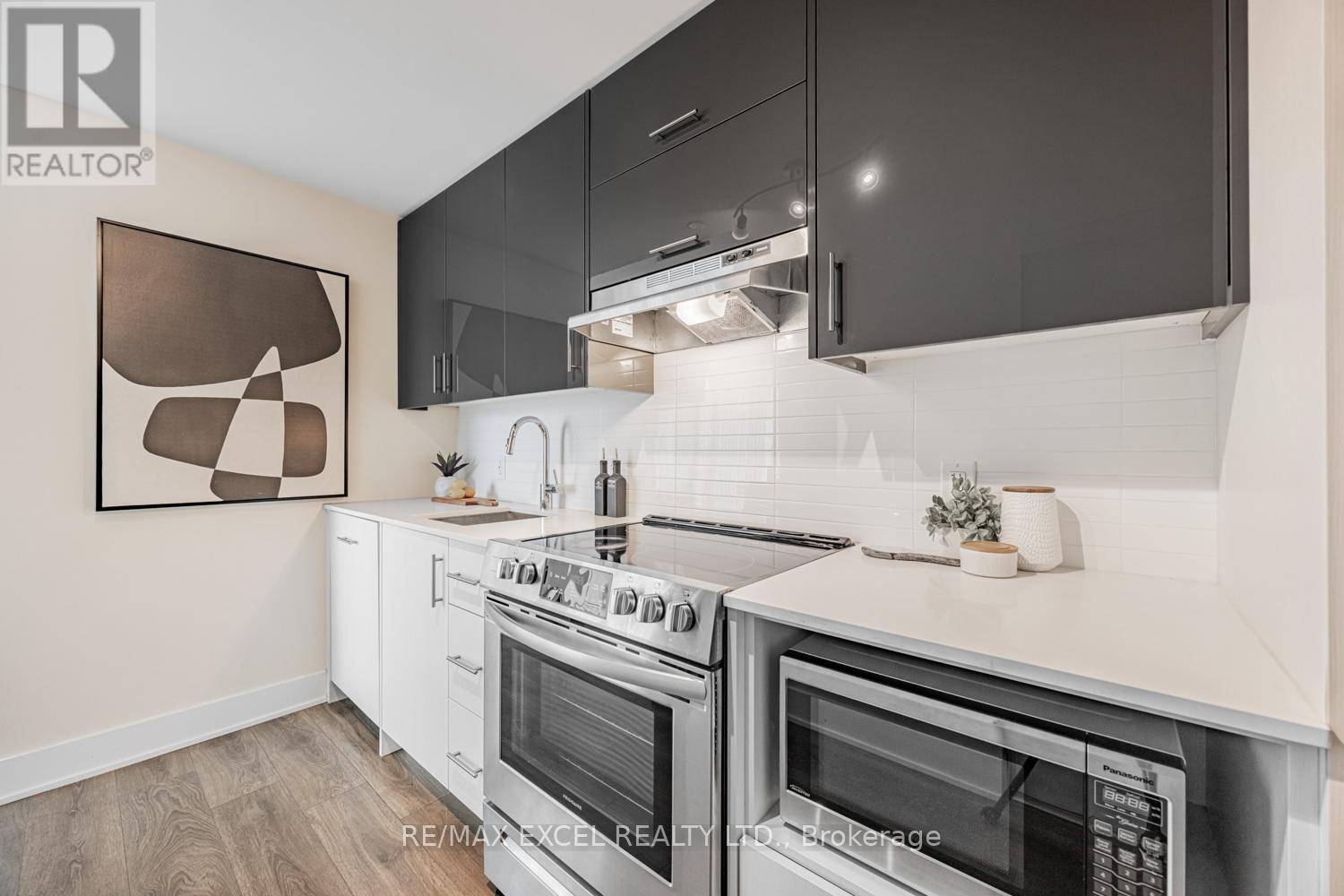 Toronto (don Valley Village), ON M2J0H7,188 Fairview Mall DR #729