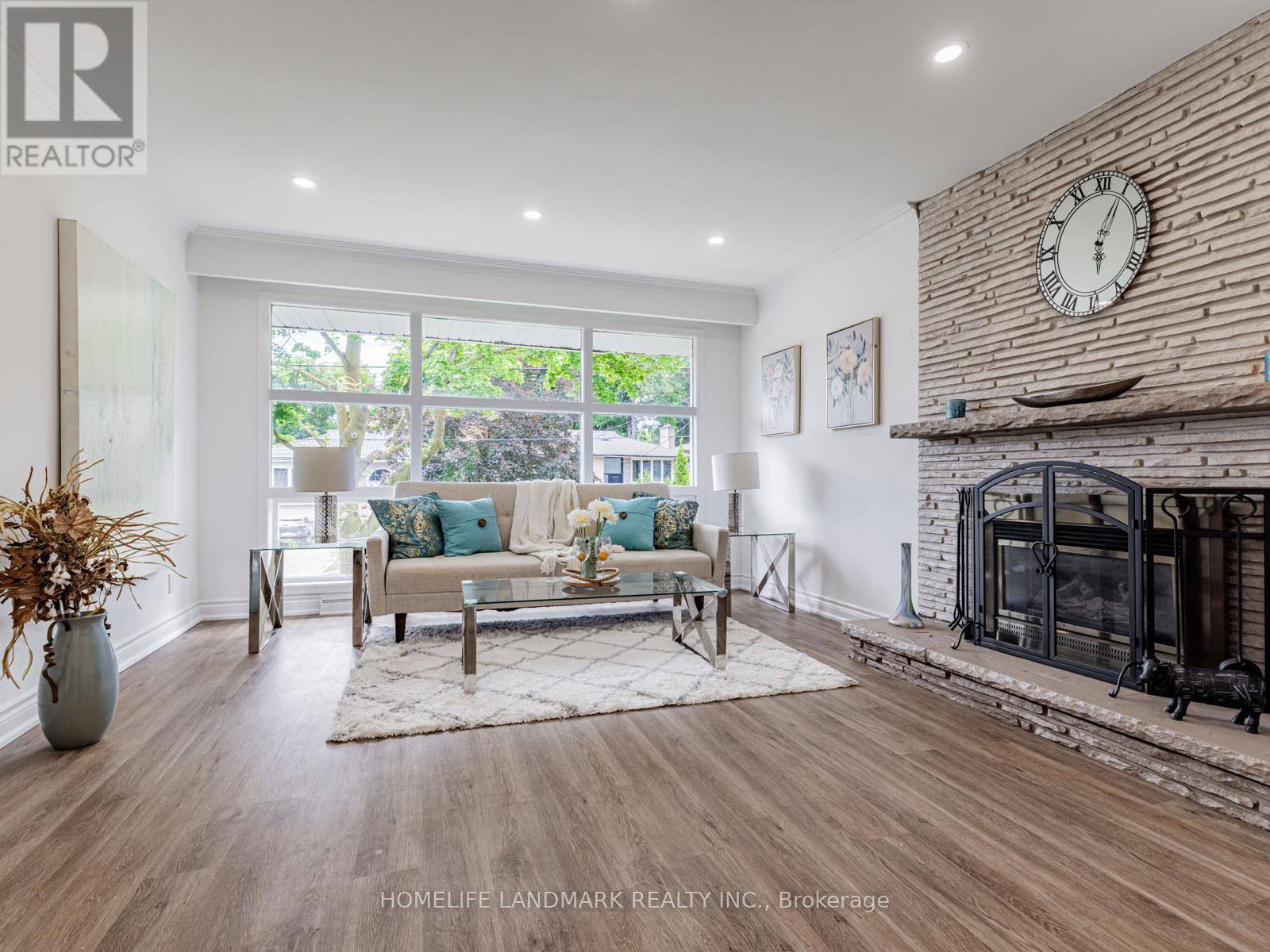 Toronto (bayview Village), ON M2K1Y7,30 BURLEIGH HEIGHTS DRIVE