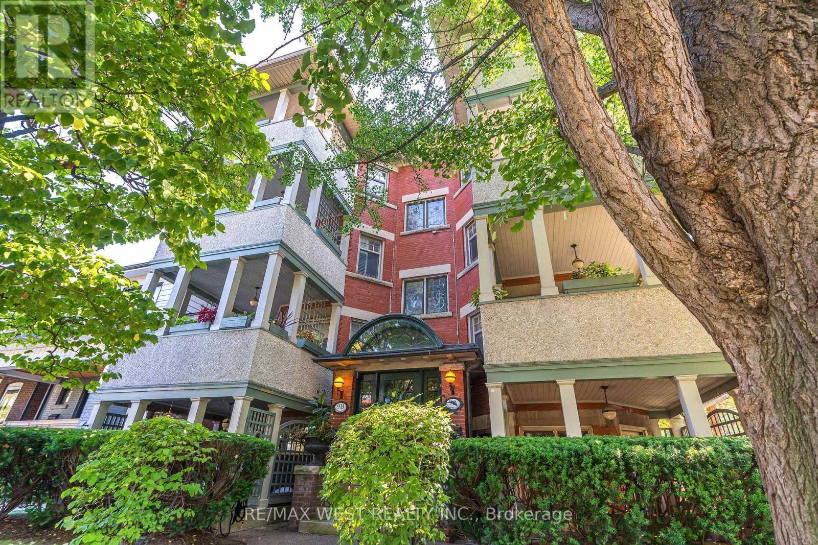 Toronto (humewood-cedarvale), ON M6C1C9,9B HUMEWOOD DRIVE