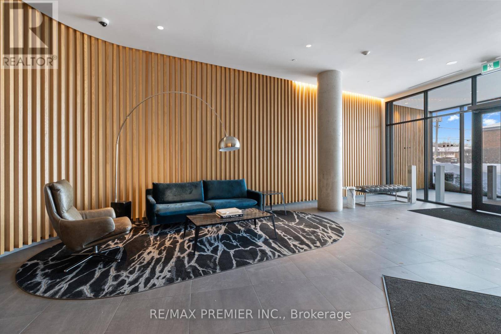Toronto (englemount-lawrence), ON M6A0B3,120 Varna DR #303