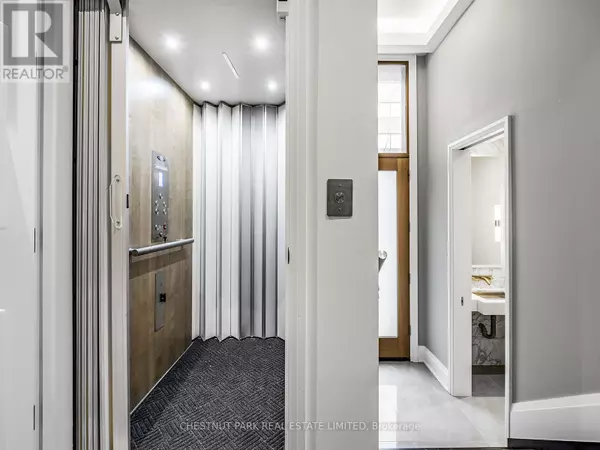 Toronto (bay Street Corridor), ON M5S0A3,1074 Bay ST #11