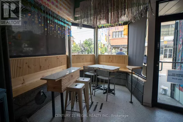 Toronto (dufferin Grove), ON M6K1T9,1615 DUNDAS STREET W