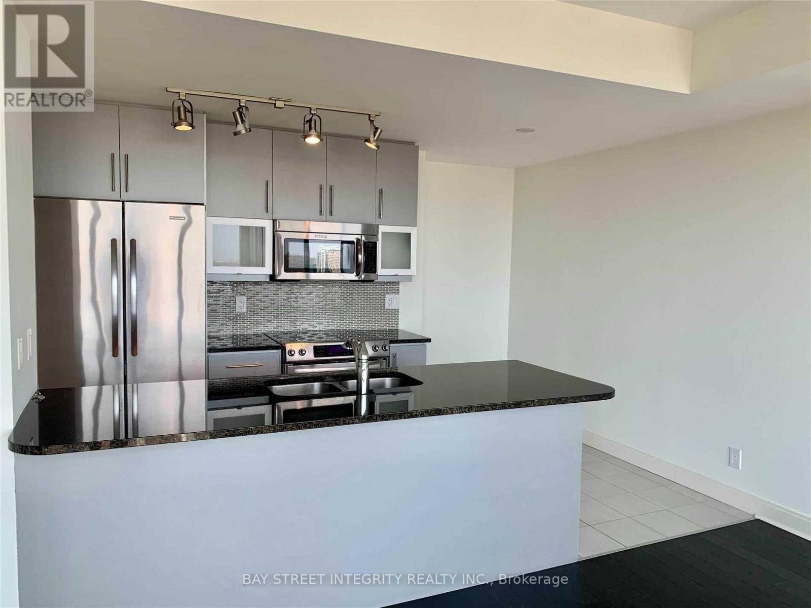 Toronto (rosedale-moore Park), ON M4W3Z4,825 Church ST #3703