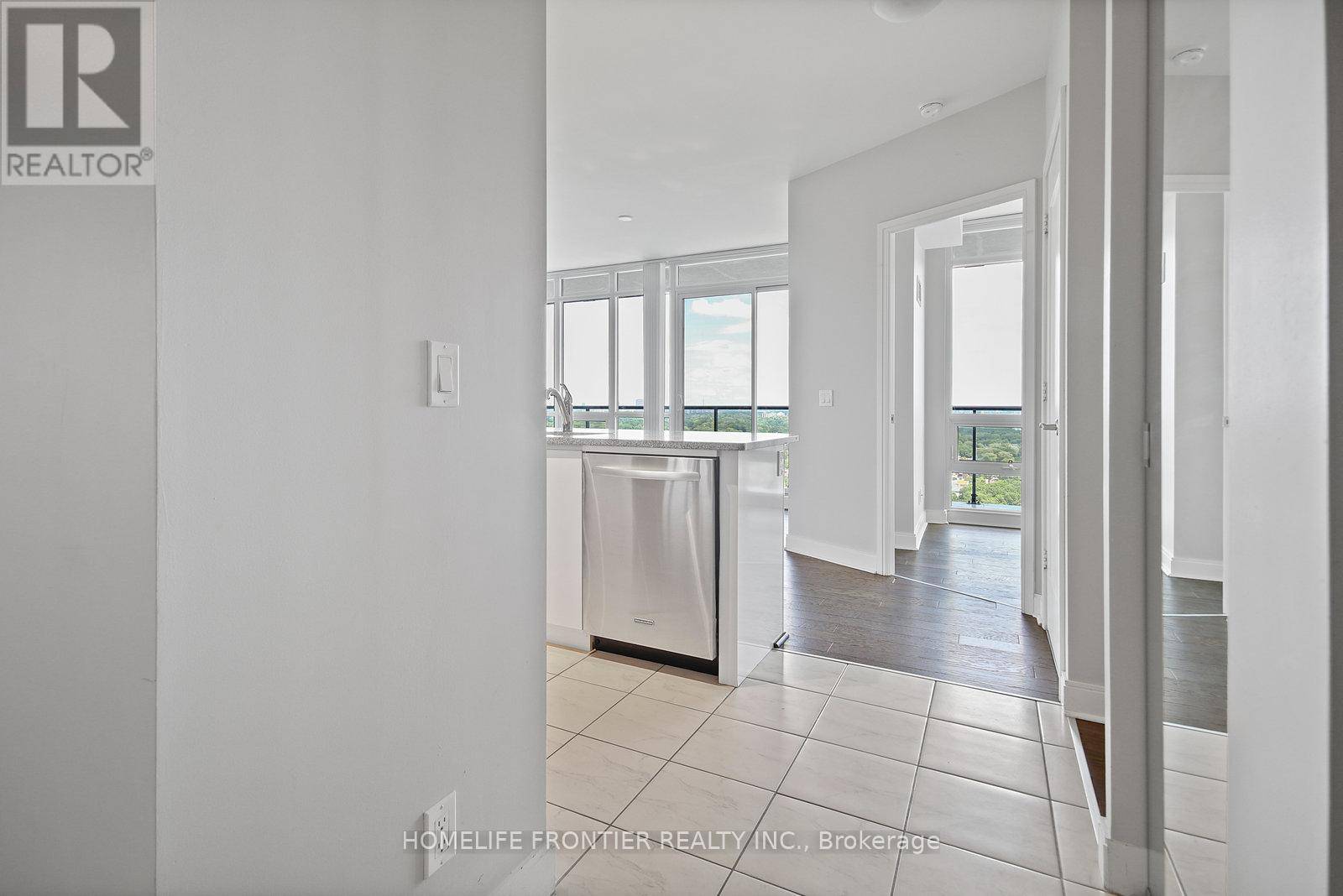 Toronto (rosedale-moore Park), ON M4W3Z4,825 Church ST #2705