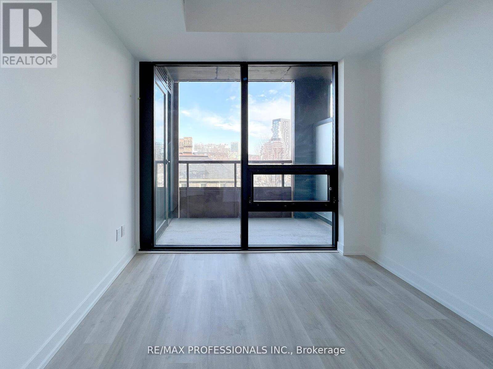 Toronto (moss Park), ON M5A1H5,28 Eastern AVE #411