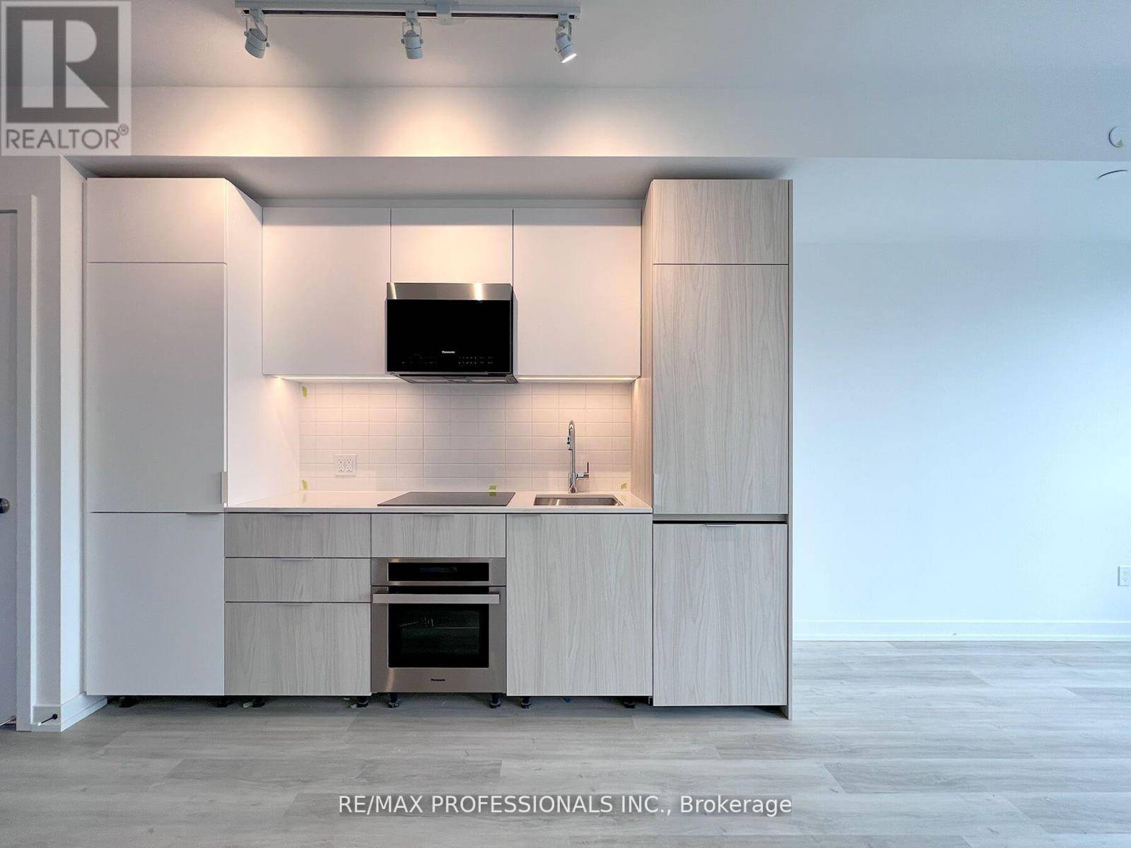 Toronto (moss Park), ON M5A1H5,28 Eastern AVE #411