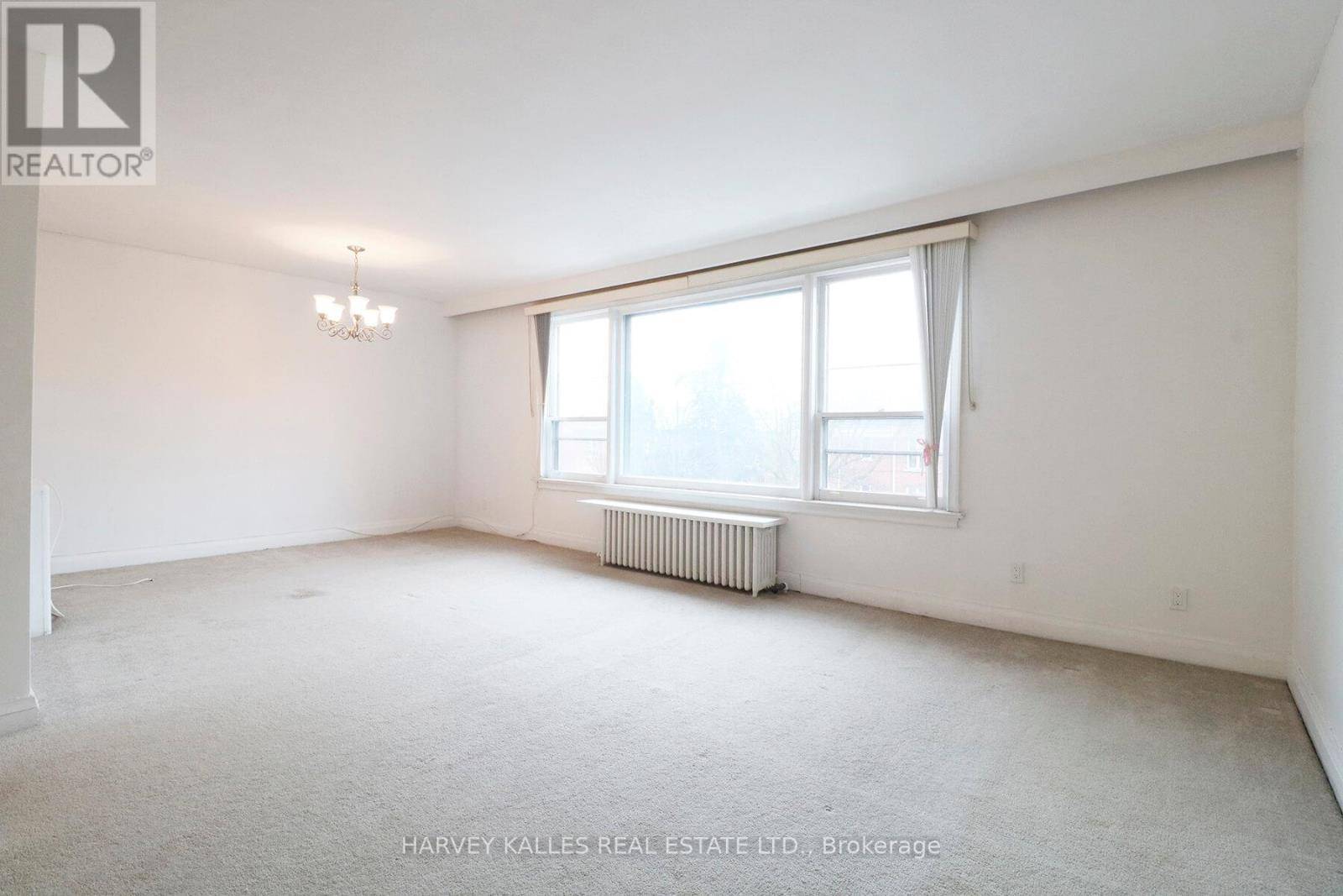 Toronto (humewood-cedarvale), ON M6C1S8,7 Markdale AVE #4