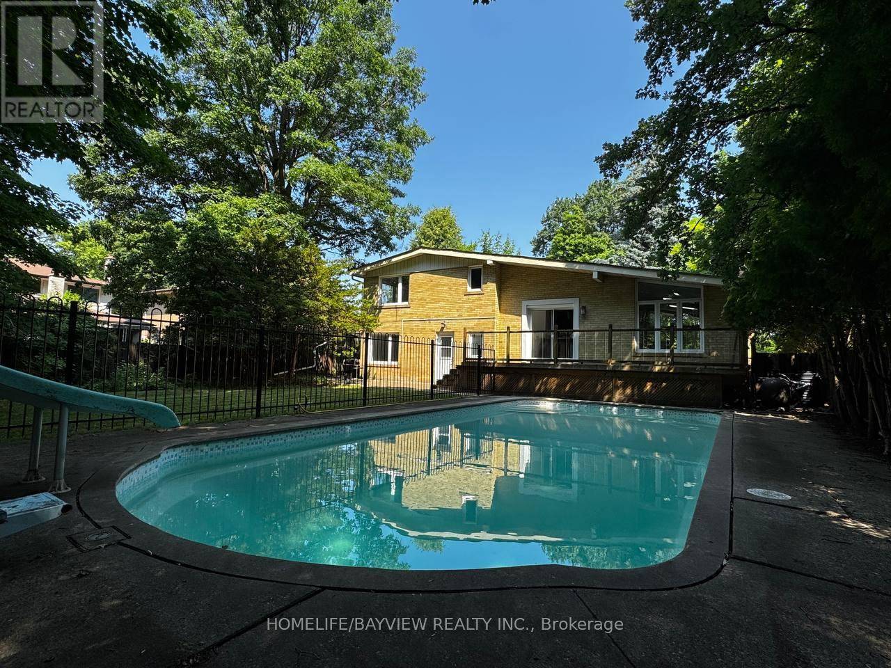 Toronto (newtonbrook East), ON M2M2S9,229 OTONABEE AVENUE