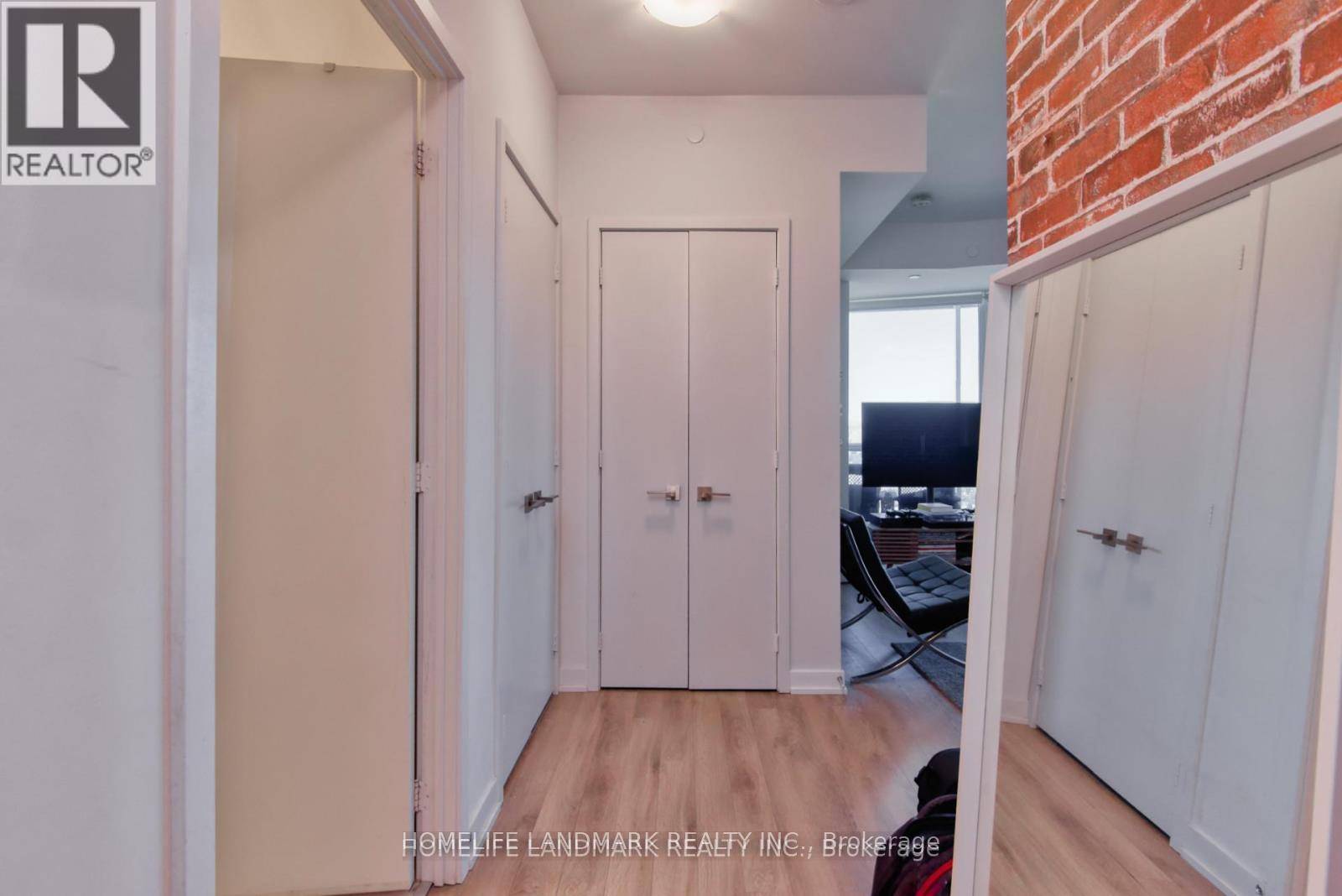 Toronto (niagara), ON M6K0C8,50 Ordnance ST #2209