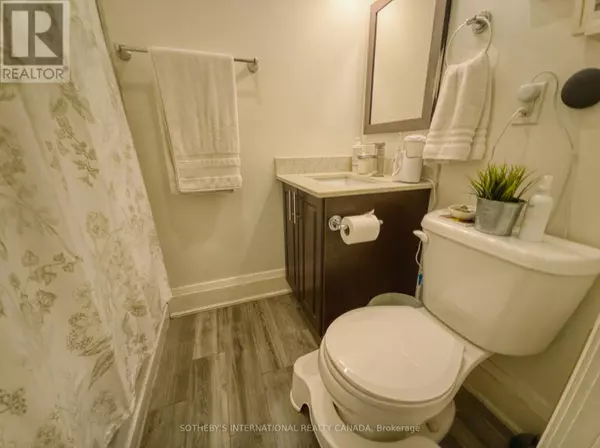 Toronto (kensington-chinatown), ON M5T1Z4,227 Beverley ST #3