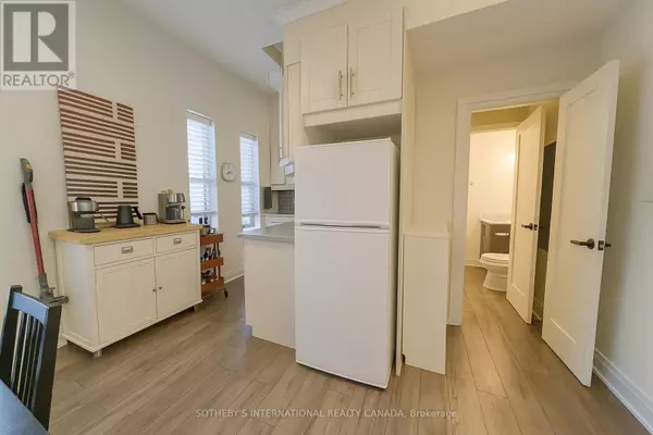 Toronto (kensington-chinatown), ON M5T1Z4,227 Beverley ST #3