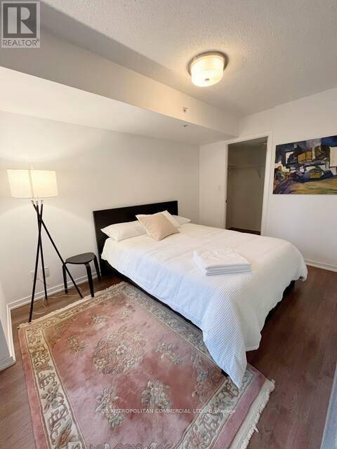 Toronto (little Portugal), ON M6J0B1,68 Abell ST #519