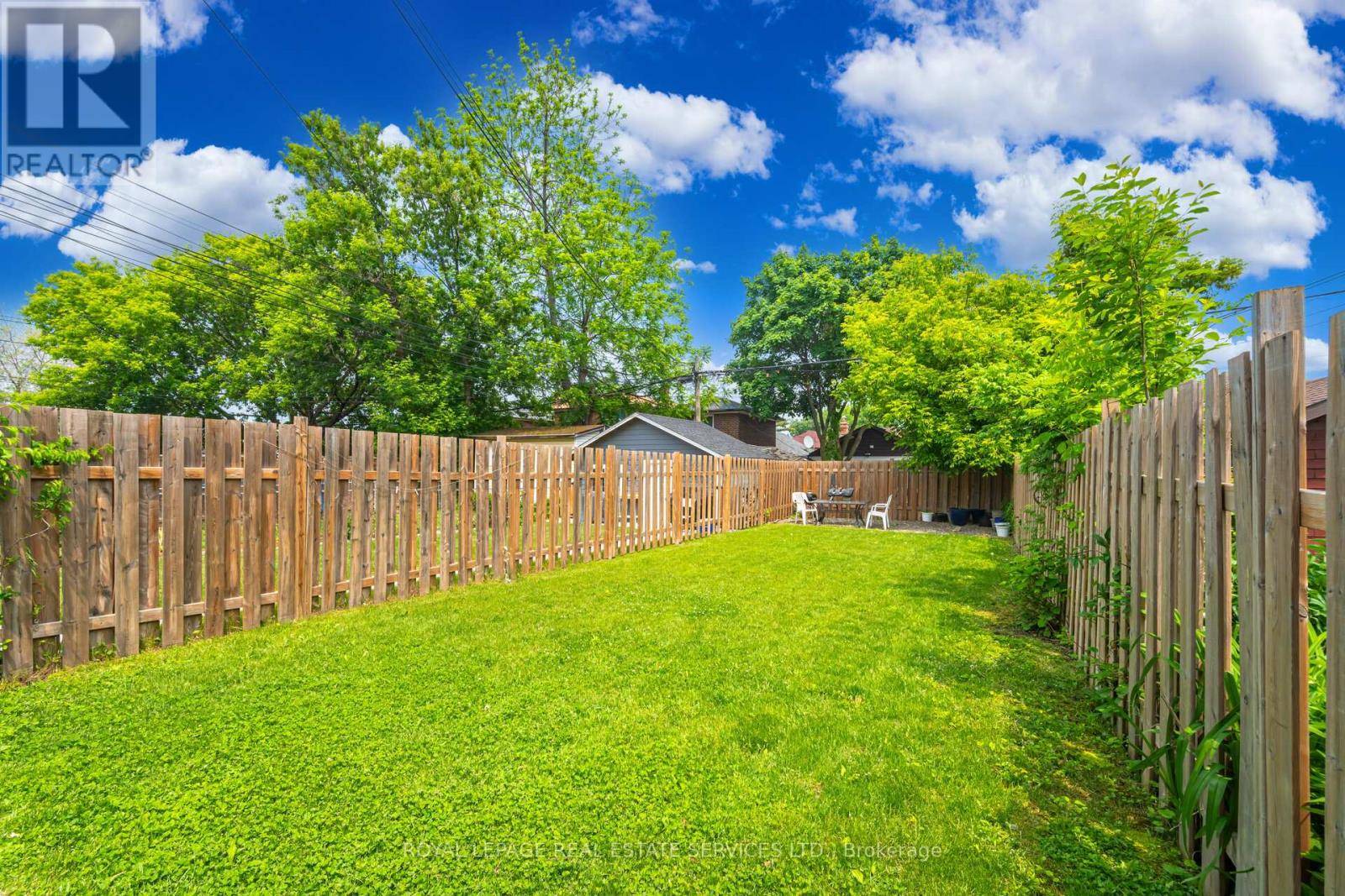 Toronto (humewood-cedarvale), ON M6C3V2,475 Winona DR #3 Upper
