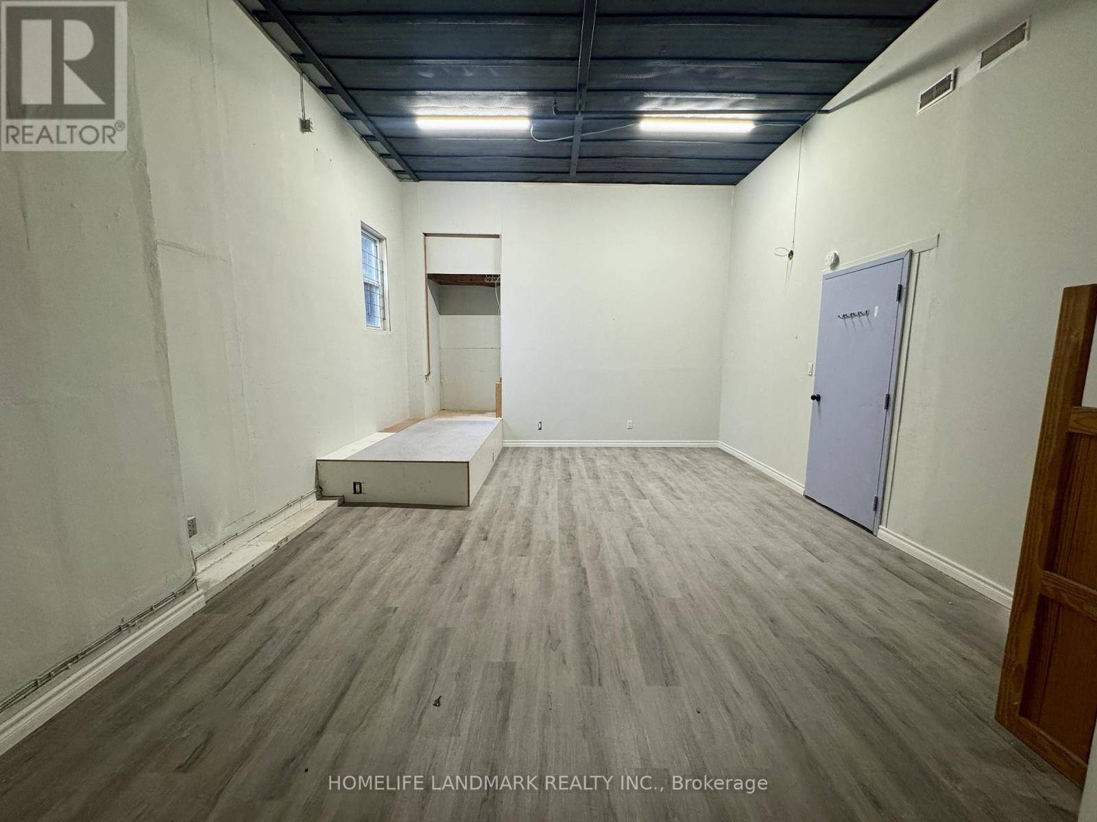 Toronto (kensington-chinatown), ON M5T2G8,450 Spadina AVE #2