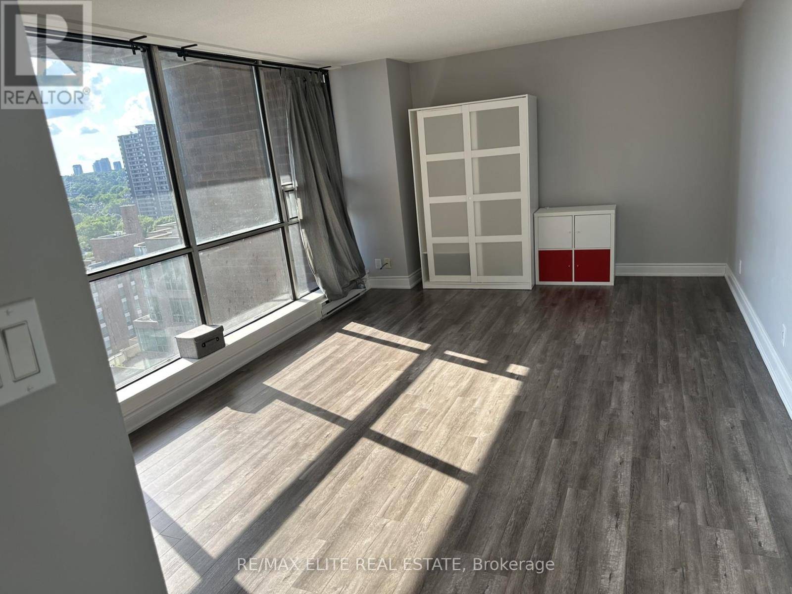 Toronto (annex), ON M4W3C8,914 Yonge ST #1212