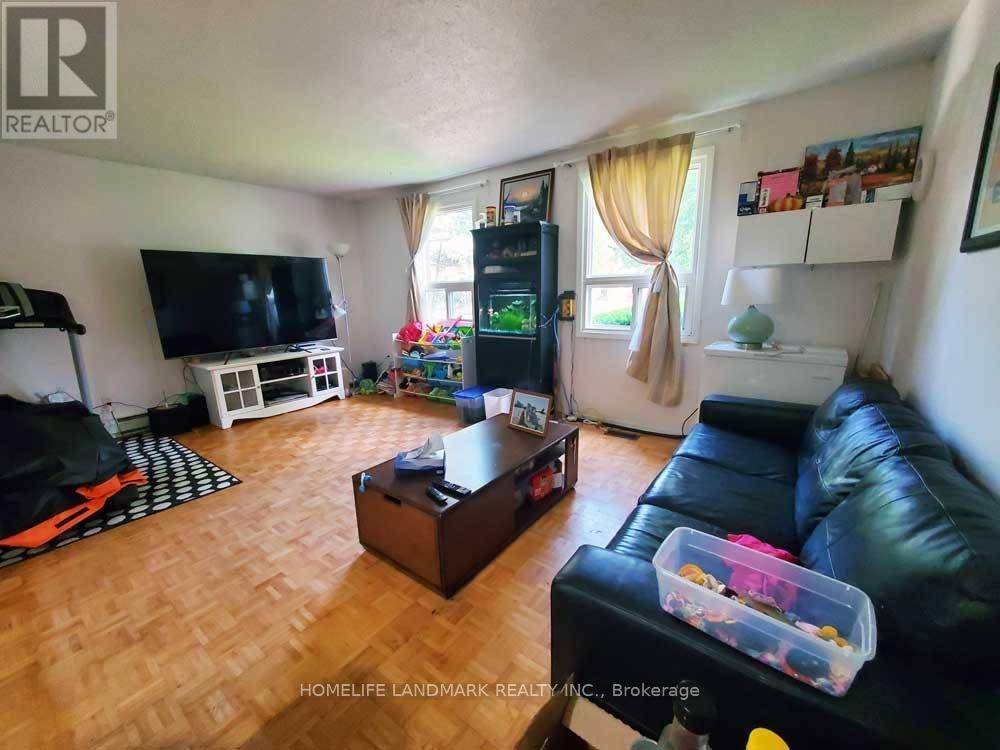 Toronto (hillcrest Village), ON M2H2N9,45 HOLLYBERRY TRAIL
