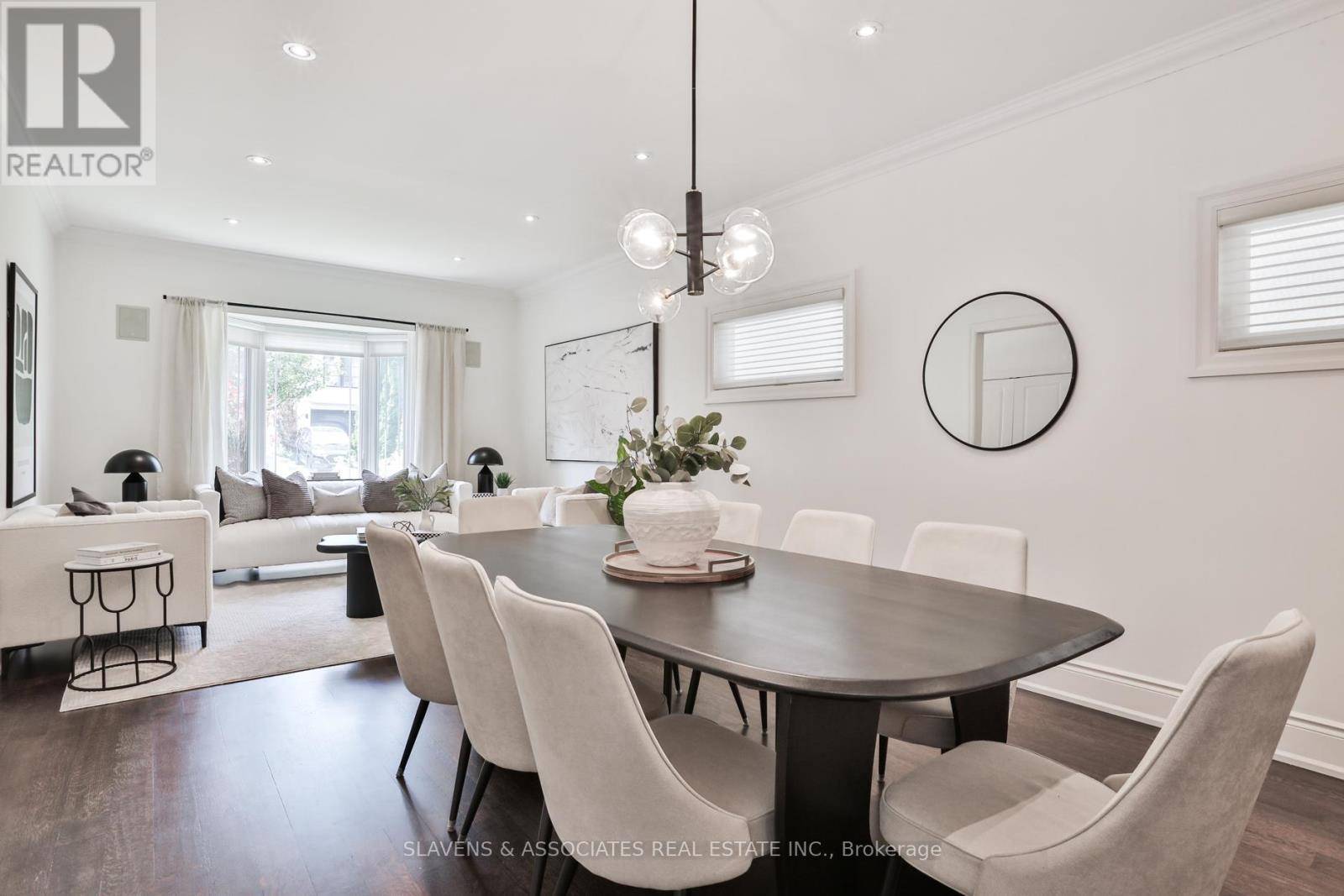 Toronto (humewood-cedarvale), ON M6C1X1,220 AVA ROAD