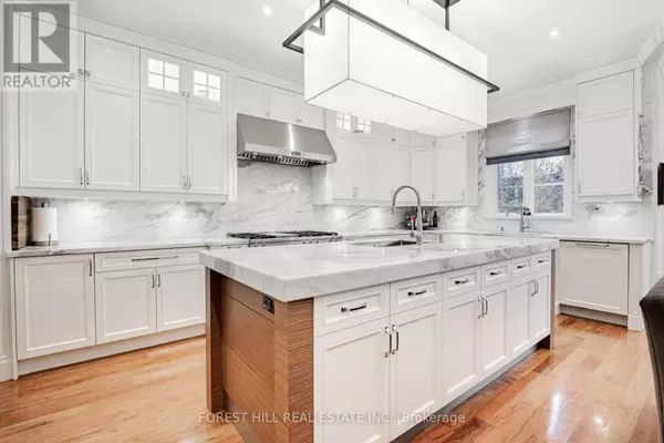 Toronto (forest Hill South), ON M5P1Z1,9 DEWBOURNE AVENUE