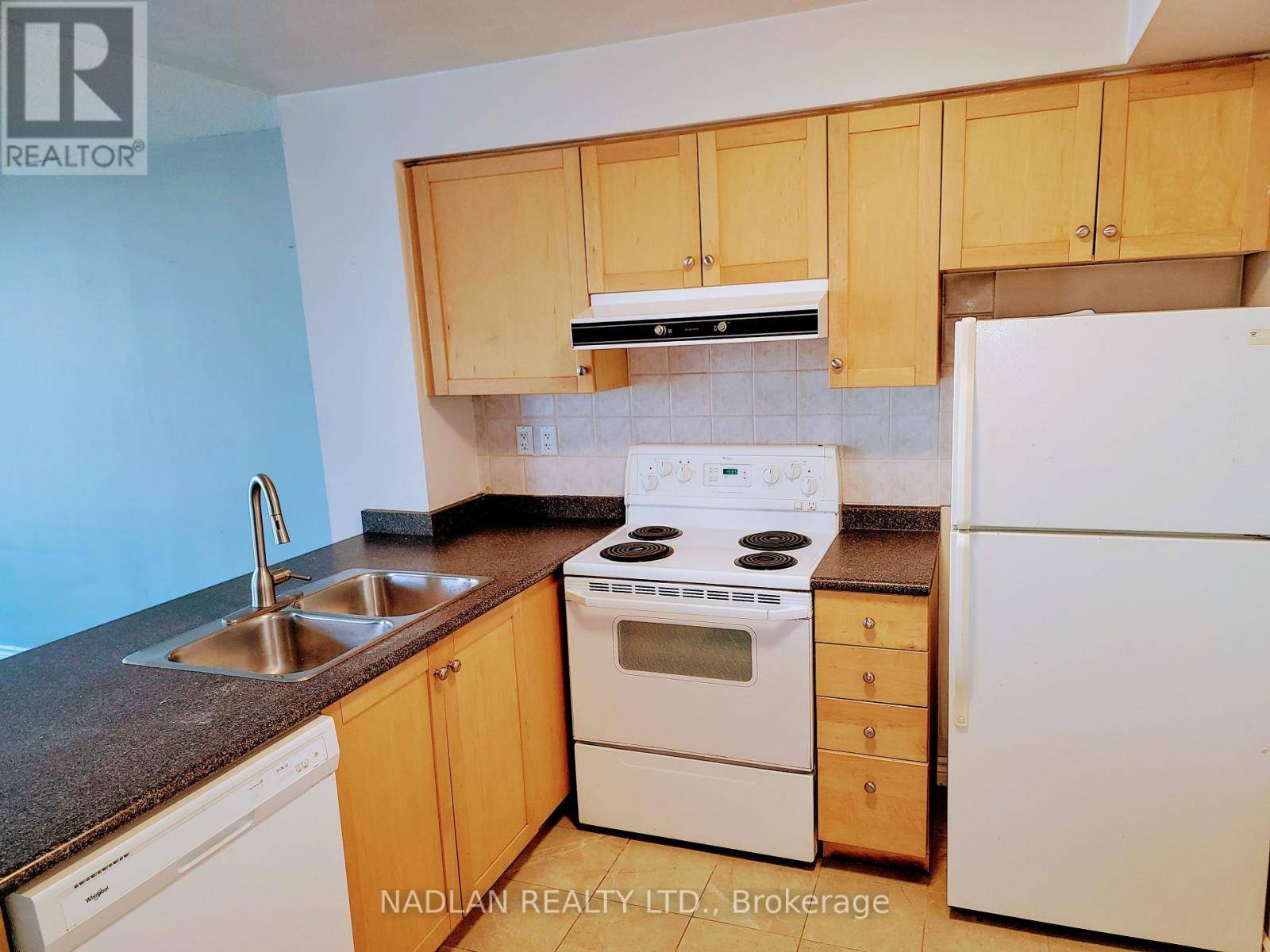 Toronto (niagara), ON M5V3N2,650 Queens Quay West #305