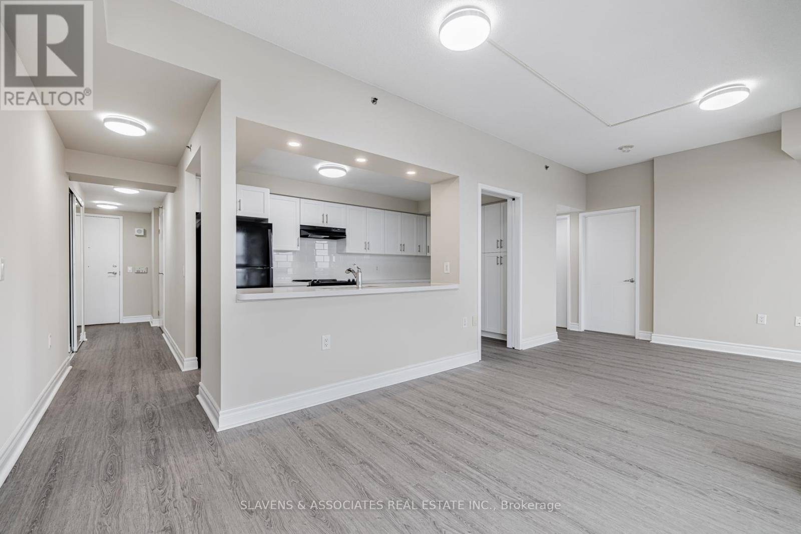 Toronto (englemount-lawrence), ON M6A3E6,2 Neptune DR #610