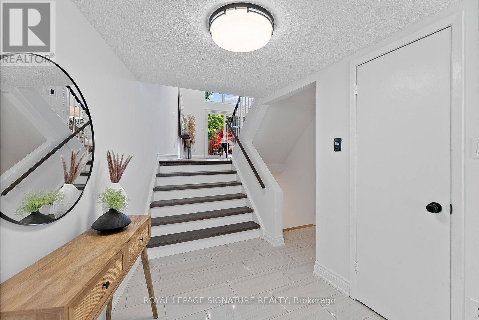 Toronto (hillcrest Village), ON M2H2Y9,70 JENNY WRENWAY